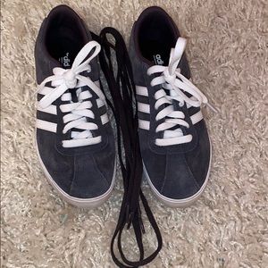 Adidas Sneakers (only worn once)✨✨